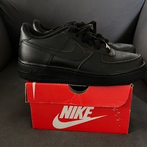 Black Air Force 1 mens size 6
